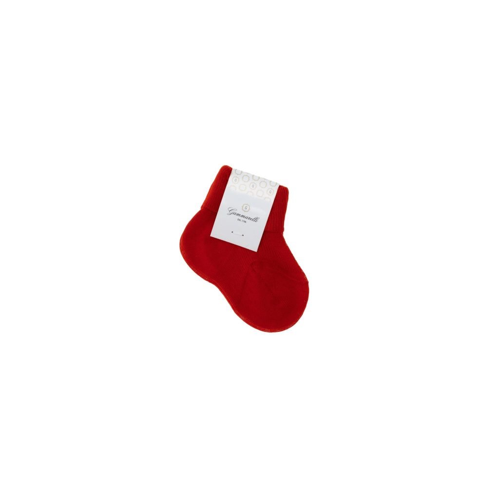 Calze Calze Baby rosso brillante con etichetta bianca su sfondo bianco: queste adorabili calze aggiungono un tocco di allegria al guardaroba di ogni bambino.