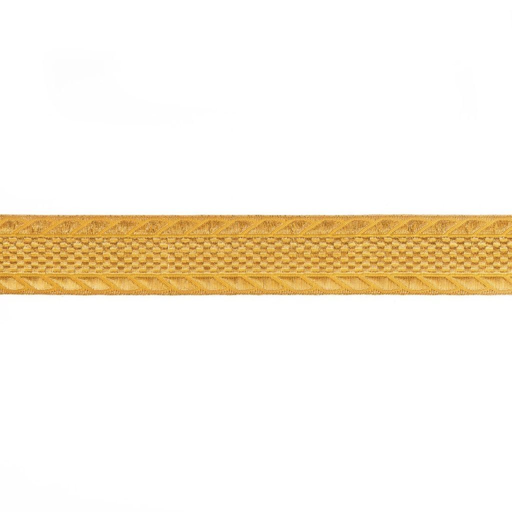 Gallone e Pedino Lastrina: nastro decorativo dorato con motivi intricati su sfondo bianco.
