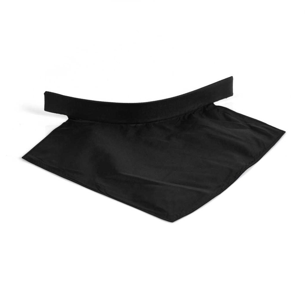 Il Collarino "Pazienza" in pura seta è un accessorio da collo in stile bandana nera con laccetto regolabile, raffigurato su sfondo bianco.