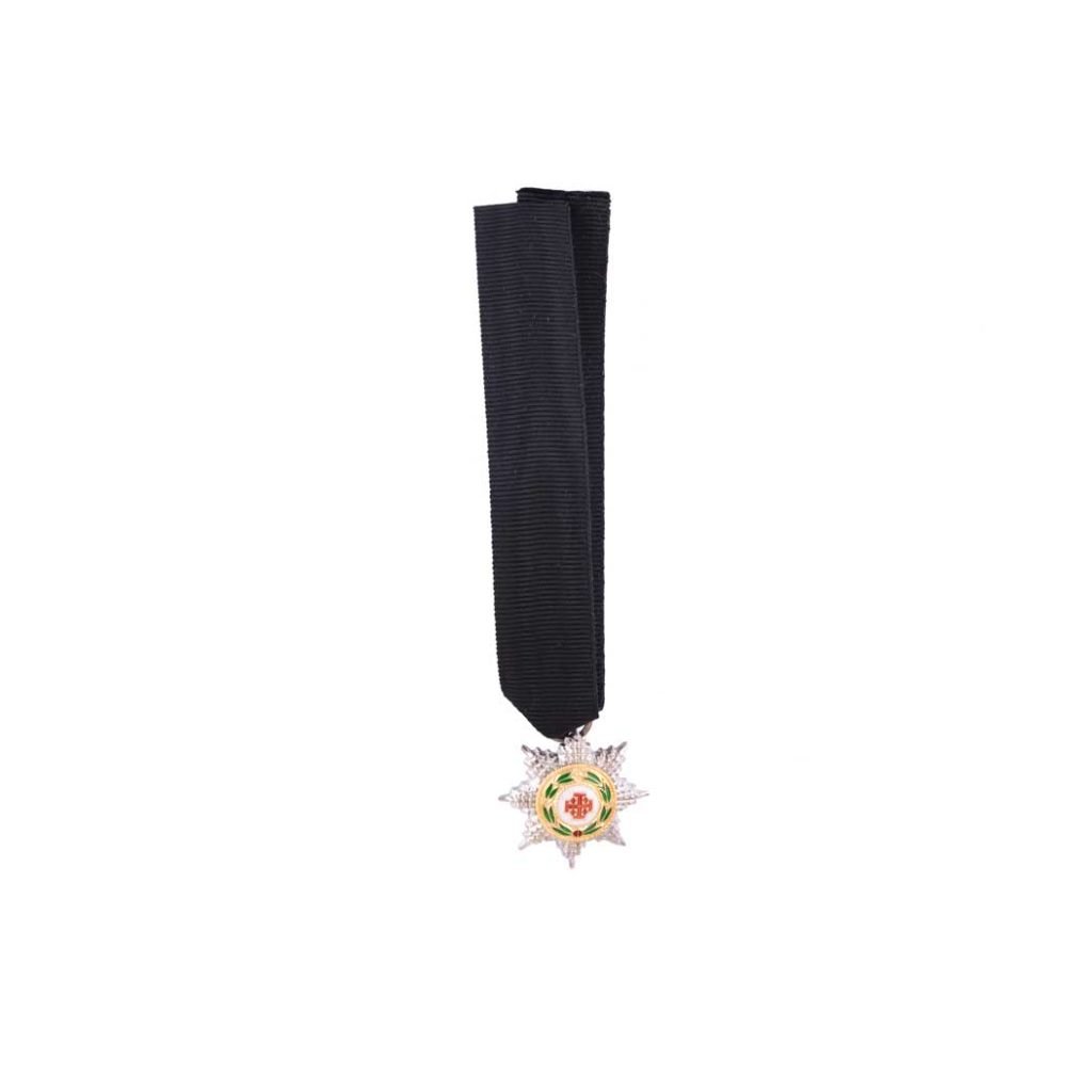 Medaglia con nastro nero e pendente a forma di stella con emblema colorato, ispirata alla Miniatura per Grand'Ufficiale Ordine Santo Sepolcro.