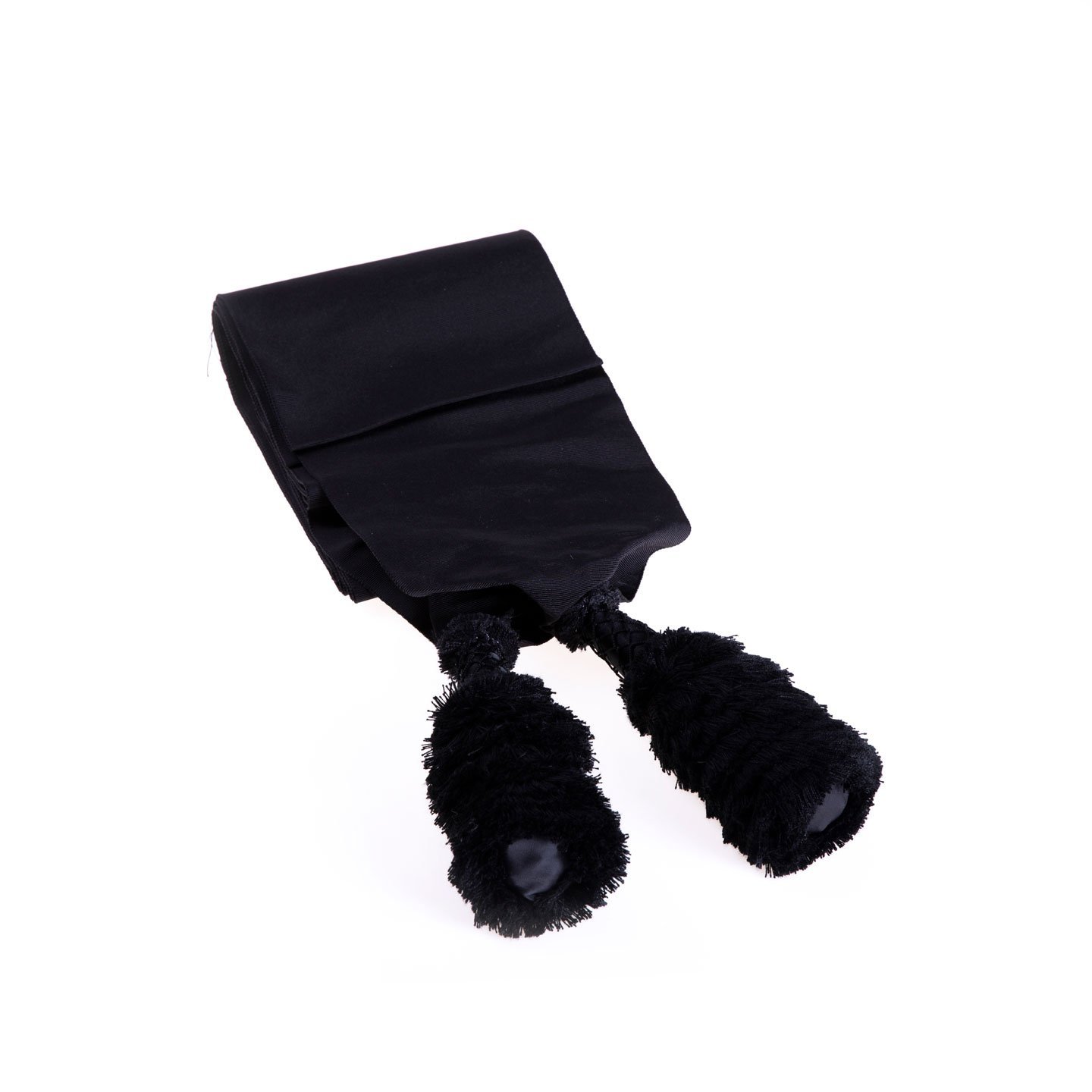 Fascia Stile S. Pio X: Stola di laurea nera con due nappe nere alle estremità, su sfondo bianco.